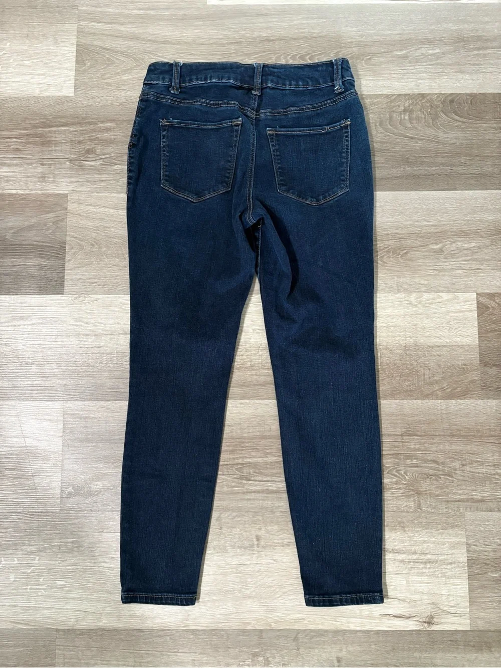 Maurice’s Women’s medium short high rise skinny jeans.